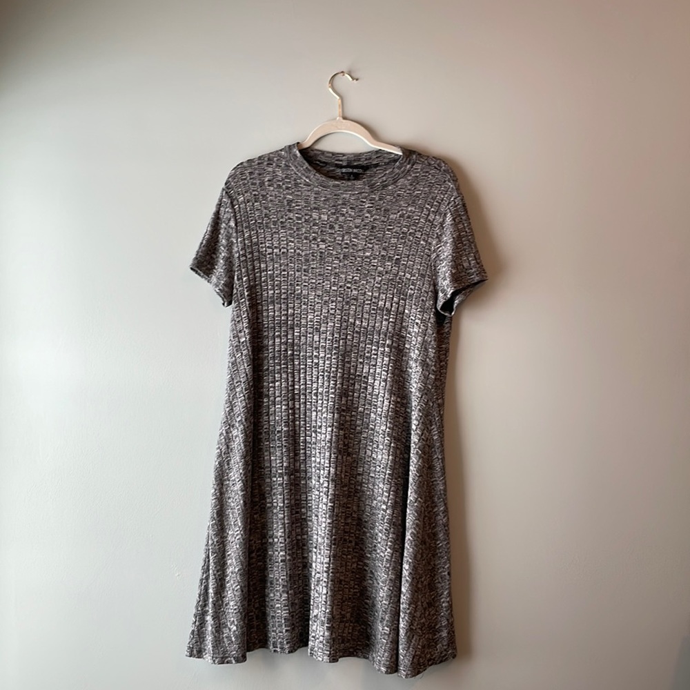 Grey short sleeve dress